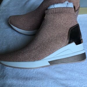 Michael Kors Skylar Bootie Rose Gold Women’s Size 8 Medium